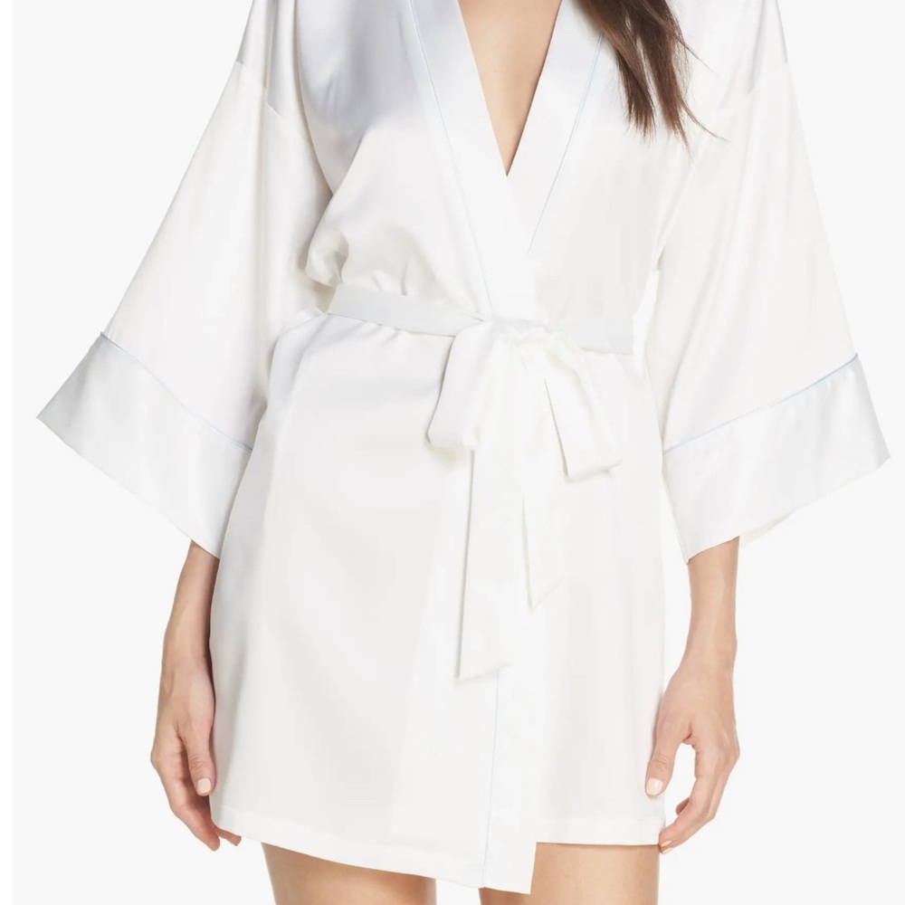 NWT In Bloom White Satin Robe with Tie Closure